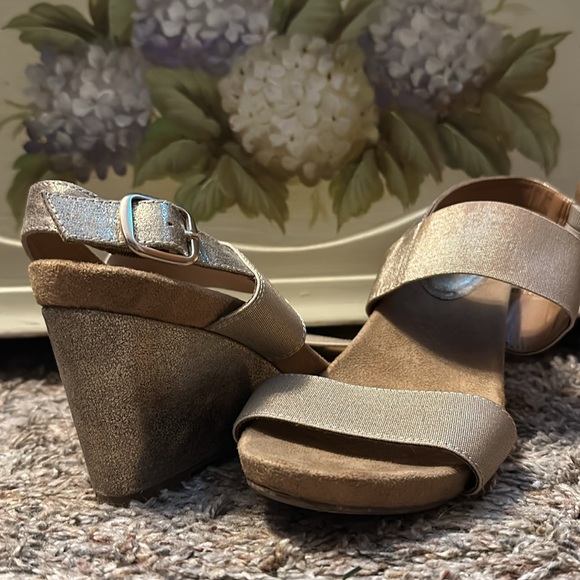 Style & Co. Gold Wedge Evening Sandals, Size US 6.5 - Picture 8 of 8